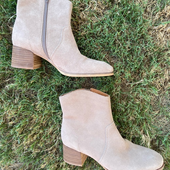 Lucky Brand beige Leather Shoes - Picture 2 of 6